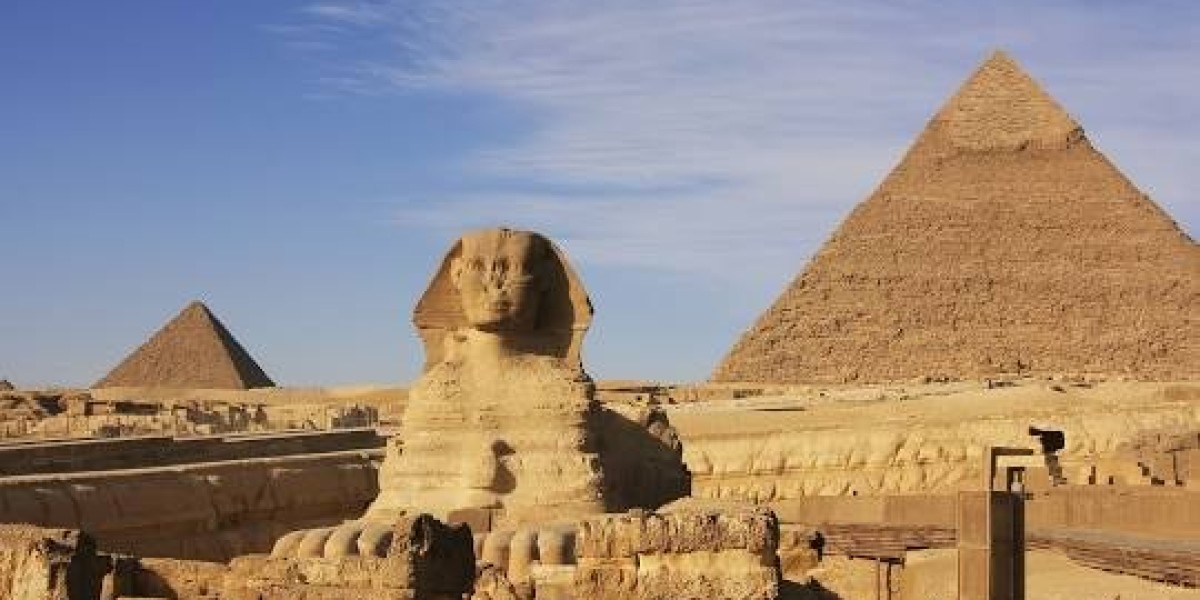 Egypt's Pyramids: Discover Amazing Historical Monuments