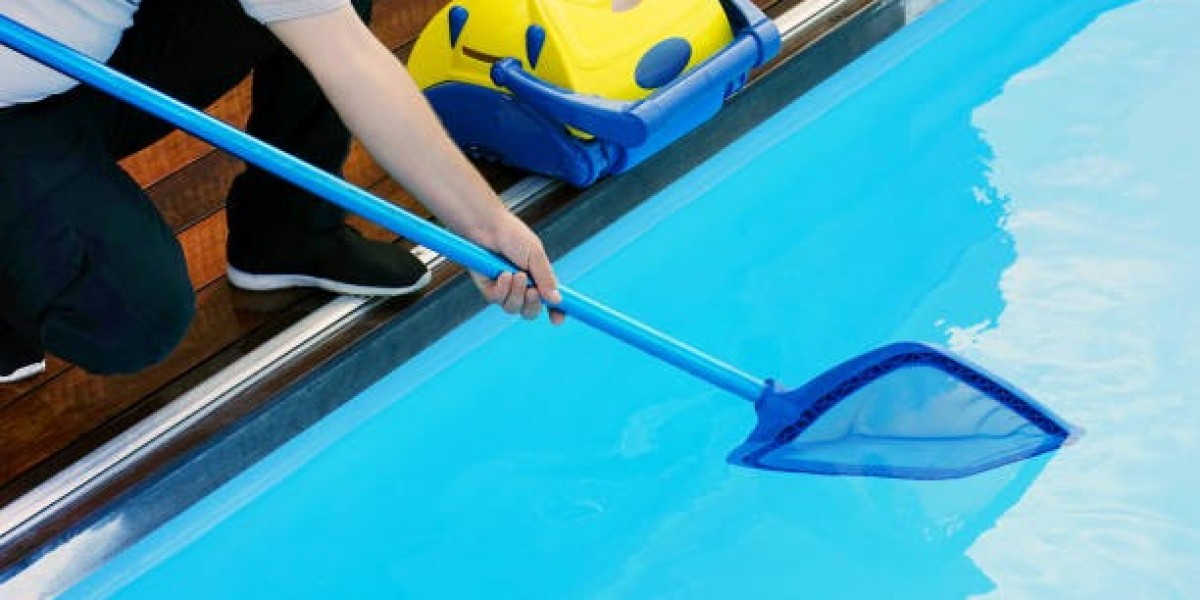 10 Questions to Ask Before Hiring a Pool Maintenance Company